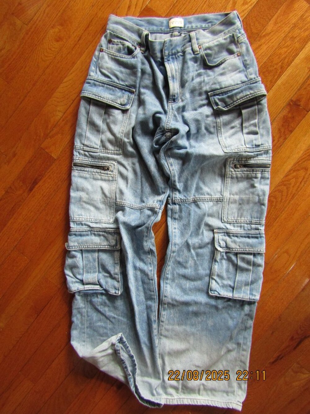 Alice and Olivia Denim Cargo Jeans Size 27 Wide Leg Utility Med to Light Wash